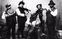 The autodidact Schnberg playing an amusing quintet